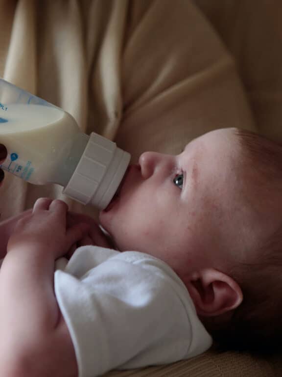 Comment savoir si bébé est intolérant au lait de vache ?